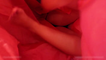 Брюнетка с огромный анусом занимается вагинально-анальным поревом с подружкой